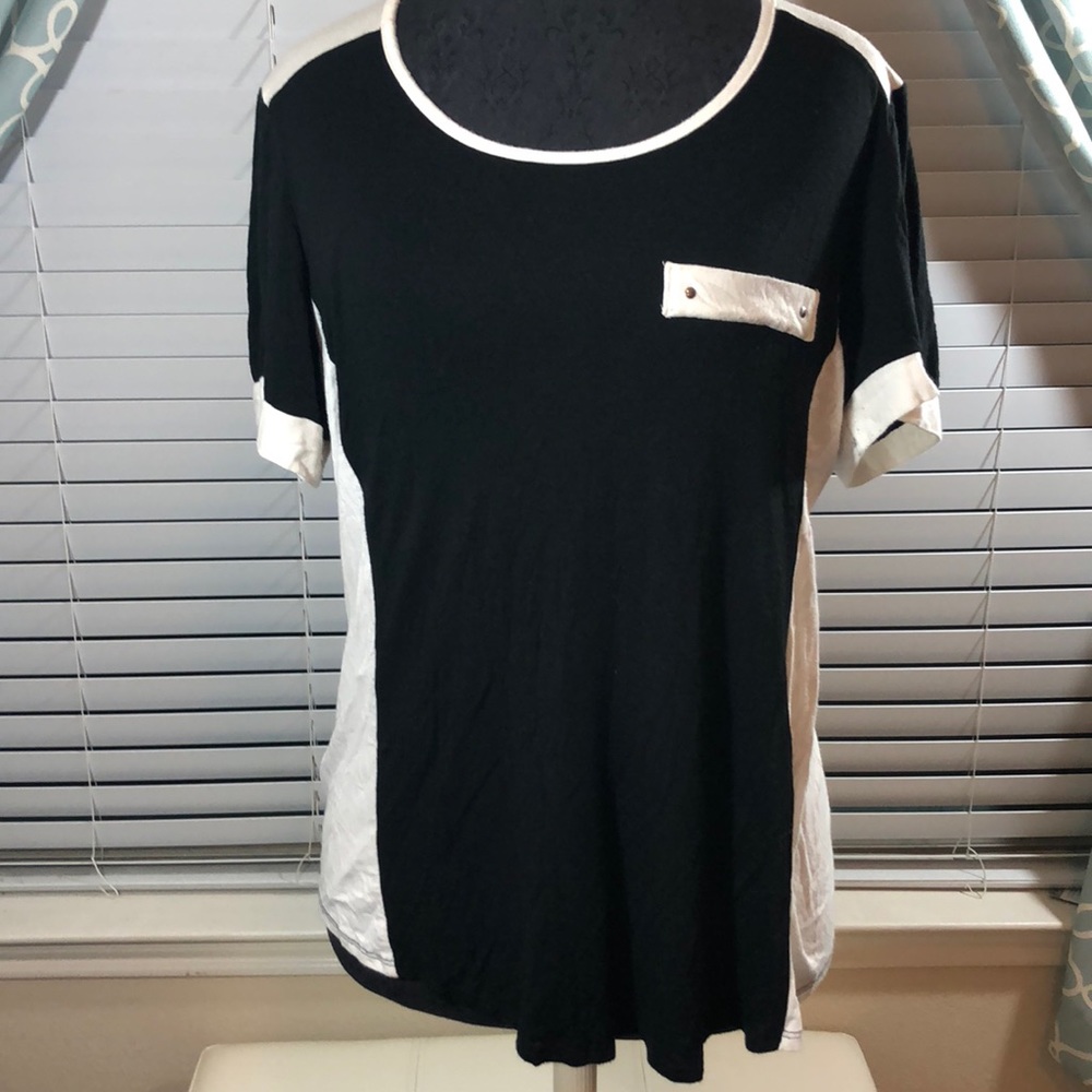 🎱Fun black and white top🎱